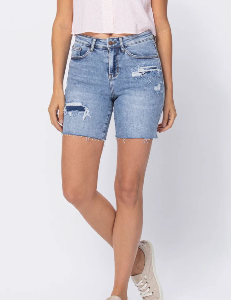 JUDY BLUE Mid Length Fray Hem Patch Shorts CLEARANCE**